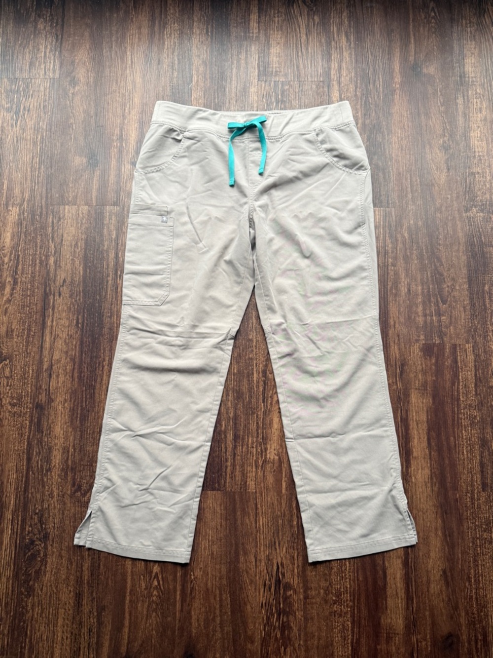 FIGS Women’s Boulder Tan Kade Cargo Scrub Pants Nurse Hospital - Size L Petite